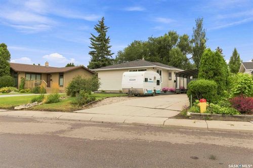 22 Columbia Dr, Saskatoon, SK, S7K1E5 | Card Image