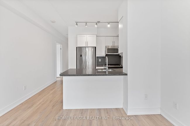 215 - 525 Adelaide St W, Condo with 3 bedrooms, 2 bathrooms and 1 parking in Toronto ON | Image 10