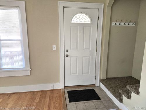 571 W Saratoga St, Ferndale, MI, 48220-3339 | Card Image