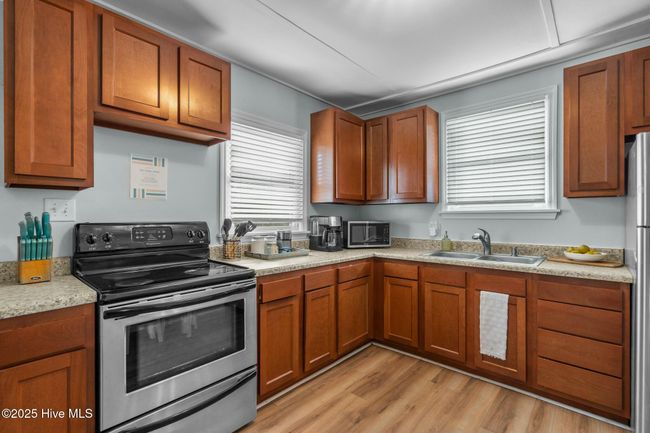 409 Monroe Ave, Home with 7 bedrooms, 3 bathrooms and null parking in Carolina Beach NC | Image 36