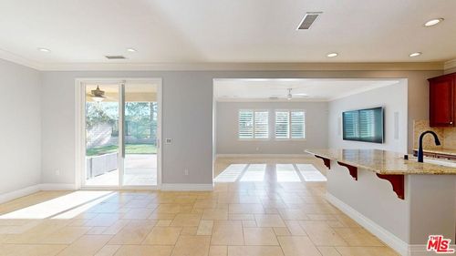 19320 Carranza Ln, Santa Clarita, CA, 91350-4701 | Card Image
