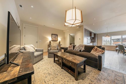 3c-12313 Soaring Way, Truckee, CA, 96161 | Card Image