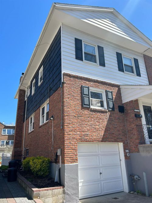 57 225th St, Oakland Gardens, NY, 11364-2042 | Card Image