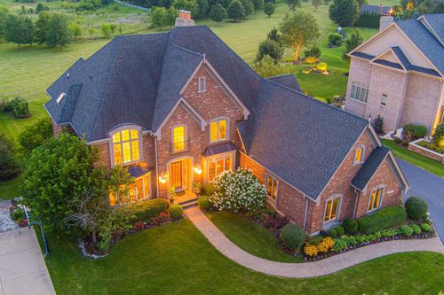 39W675 Goldenrod Dr, St. Charles, IL, 60175-7958 | Card Image