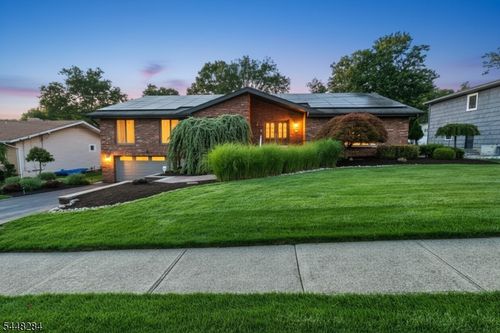 8 Cracco Ln, Wayne, NJ, 07470-6002 | Card Image