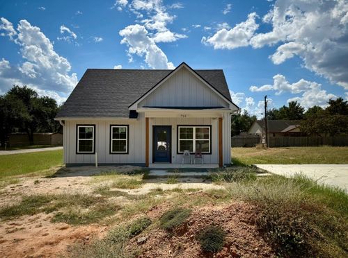 701 W 26th St, Cameron, TX, 76520 | Card Image