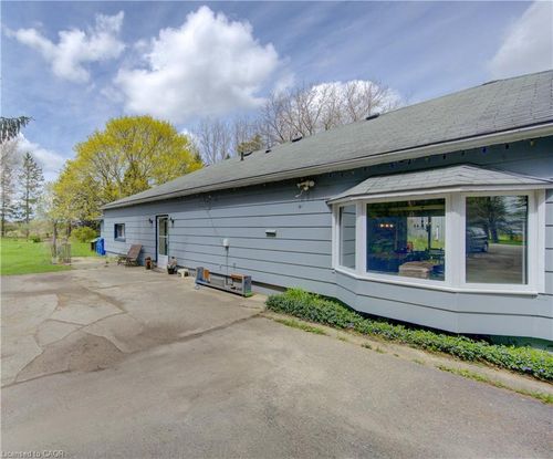 186 Mcfarlin Dr, Mount Forest, ON, N0G2L0 | Card Image