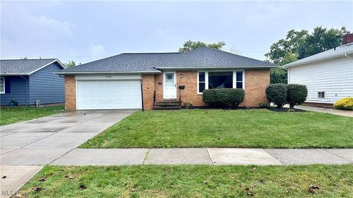 1730 Chelmsford Rd, Mayfield Heights, OH, 44124-3303 | Card Image