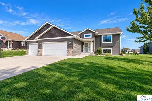 233 Oak Dr, Eagle Lake, MN, 56024-3404 | Card Image