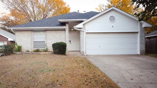 5811 Sterling Green Trl, Arlington, TX, 76017-4225 | Card Image