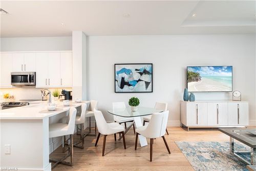 202-101 8th St, NAPLES, FL, 34102-6121 | Card Image