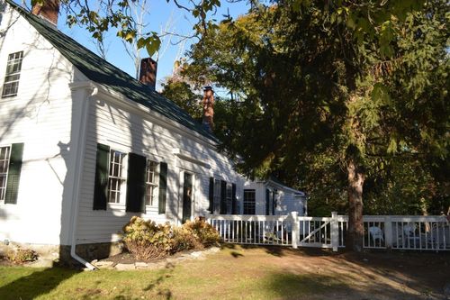 1015 Hortonville Rd, Swansea, MA, 02777-3615 | Card Image