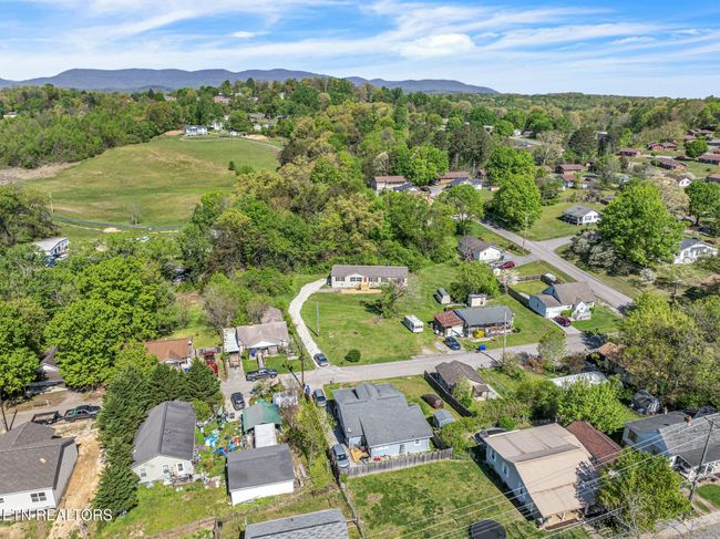 716 Byrd St, House other with 5 bedrooms, 3 bathrooms and null parking in Clinton TN | Image 7