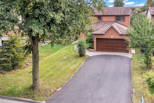 7 Houghton Crt, Whitby, ON, L1N8G9 | Card Image