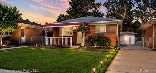 27374 Townsend Ave, Warren, MI, 48092-2720 | Card Image