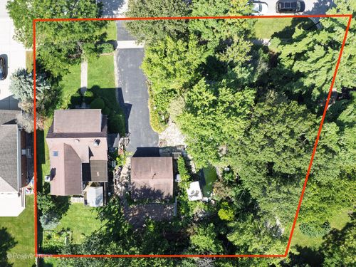 245 Middaugh Rd, Clarendon Hills, IL, 60514-1018 | Card Image