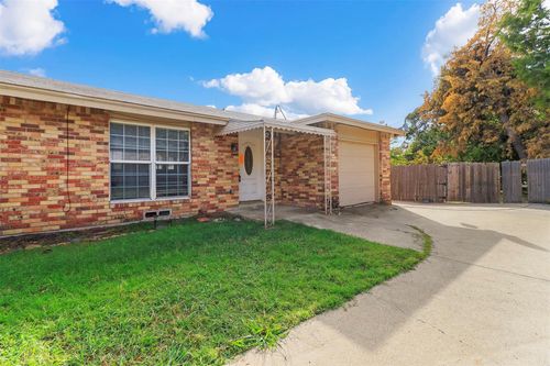 807 Ash Ln, Cedar Hill, TX, 75104-3187 | Card Image