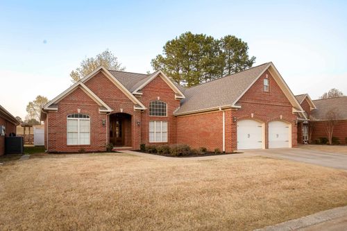 215 Jordan Ln, Florence, AL, 35630-8913 | Card Image