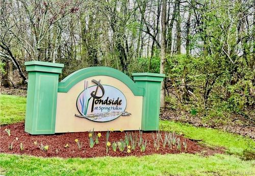 51 Woodlake Dr, Middletown, NY, 10940-4274 | Card Image