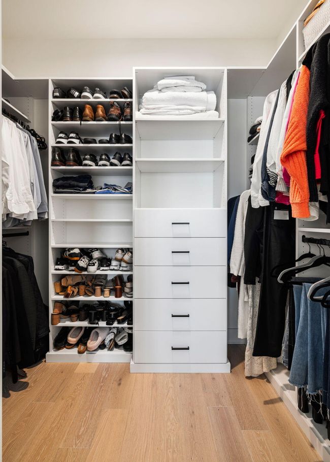 Primary Closet | Image 25
