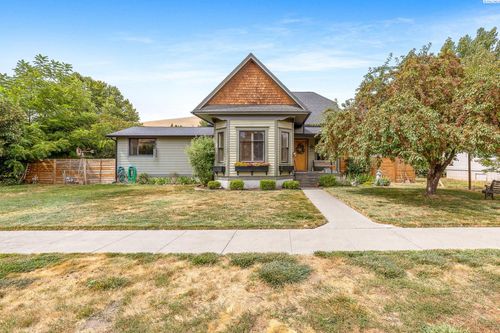 218 W Dayton Ave, Dayton, WA, 99328-1025 | Card Image