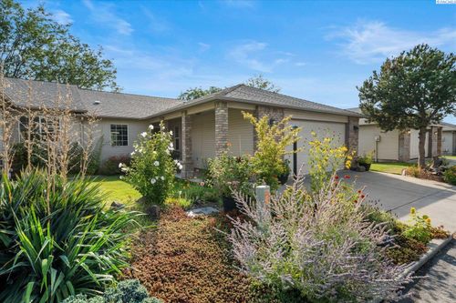105 Innisbrook Ln, Pasco, WA, 99301-6117 | Card Image
