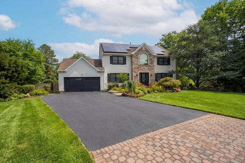 19 Lindsey Pl, Holbrook, NY, 11741-2893 | Card Image