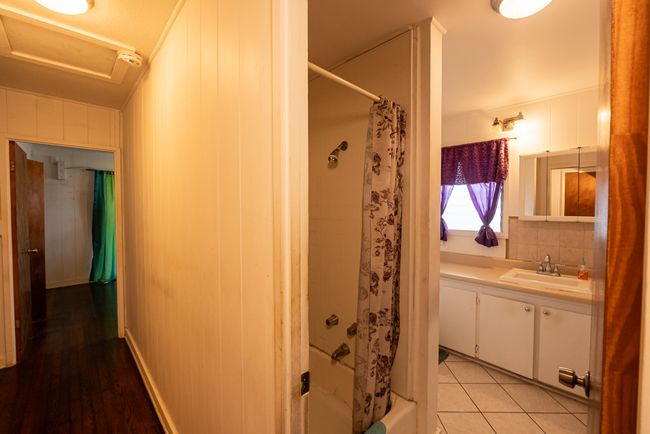 Hall Bathroom @ 007 Kaapuni Loop in Hilo. | Image 14