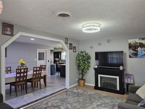 1737 W Parnell St, Denison, TX, 75020-1123 | Card Image