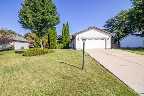 1306 Colonial Dr, Watertown, WI, 53098-1140 | Card Image