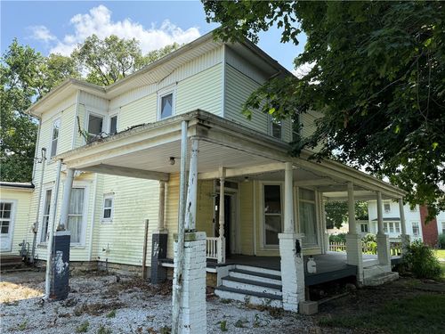 302 Maple St, Rossville, IL, 60963-1138 | Card Image