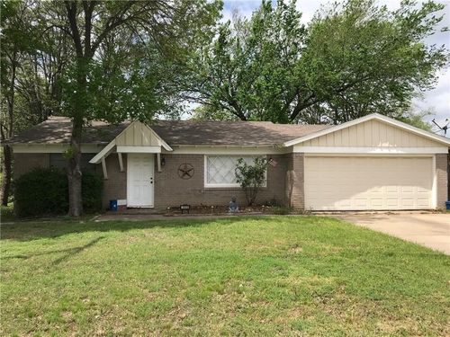 3920 Williams Rd, Benbrook, TX, 76116-7726 | Card Image
