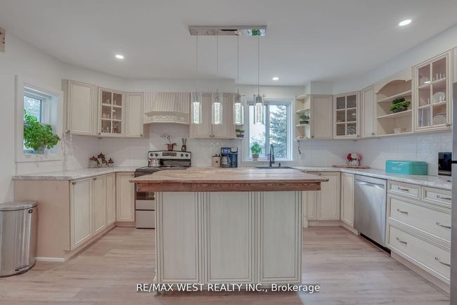 8709 9 Th Line, House other with 3 bedrooms, 3 bathrooms and 8 parking in Utopia ON | Image 4