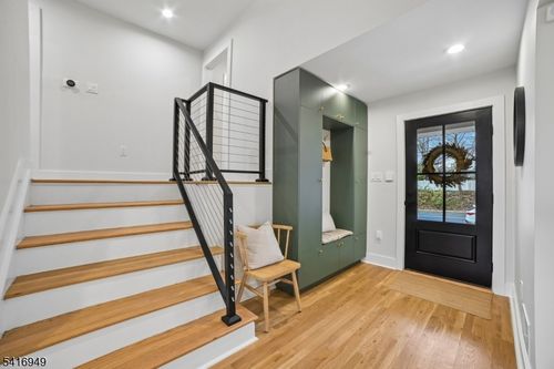 10 Maplewood Ave, Maplewood, NJ, 07040-1220 | Card Image