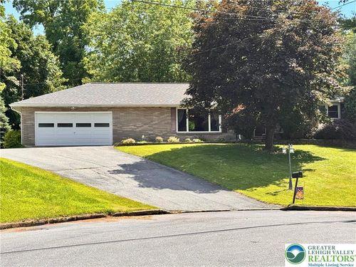 111 Nelson Ave, Forks Twp, PA, 18040-1217 | Card Image