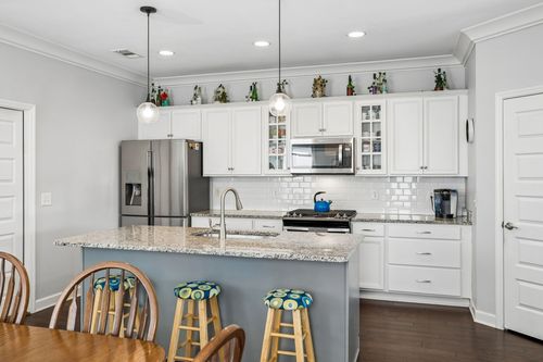 7398 Old Harding Pike, Nashville, TN, 37221-2867 | Card Image