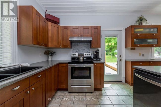 8061 Main St, House other with 3 bedrooms, 2 bathrooms and 3 parking in Everett ON | Image 11