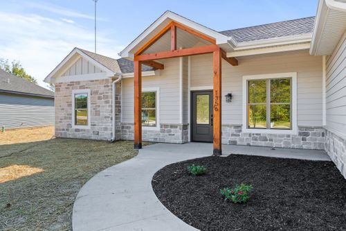 1356 Kiowa Ct, Boonville, MO, 65233-5520 | Card Image