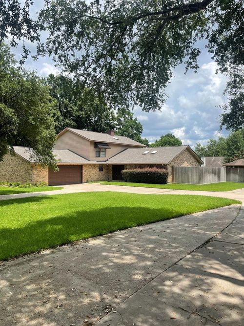 9948 Twin Shores Dr, Willis, TX, 77318-6657 | Card Image