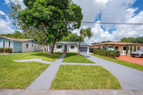 264 Navajo St, Miami Springs, FL, 33166-5121 | Card Image