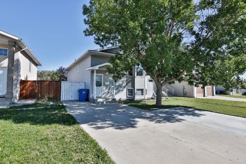 812 Red Crow Blvd W, Lethbridge, AB, T1K6W4 | Card Image