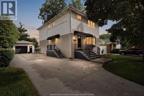 3138 Hartley Dr, House with 5 bedrooms, 3 bathrooms and null parking in Windsor ON | Card Image