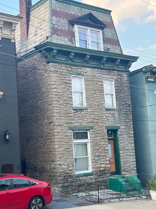 958 Hatch St, Cincinnati, OH, 45202-2052 | Card Image