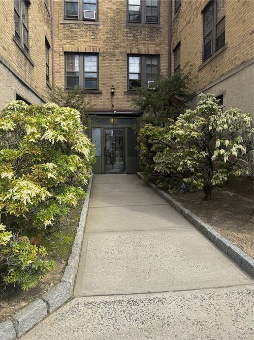 33 Douglas Avenue, Yonkers, NY, 10703 | Card Image