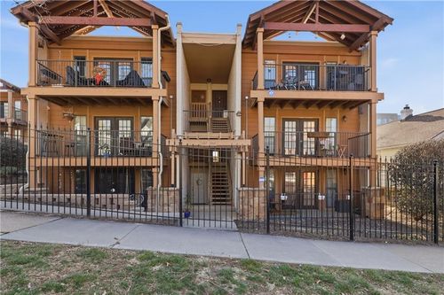 102-4727 Jarboe St, Kansas City, MO, 64112-1350 | Card Image