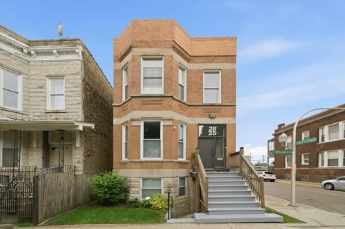 2825 W Walnut St, Chicago, IL, 60612-1911 | Card Image