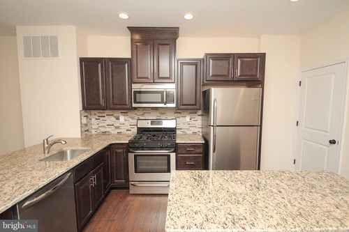 1823 N 19th St, PHILADELPHIA, PA, 19121-2205 | Card Image