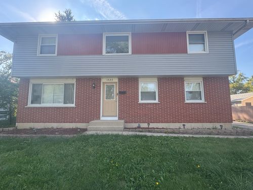 1423 Windsor Cir, Carpentersville, IL, 60110-2409 | Card Image