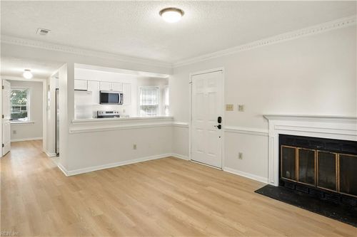 13 Academy Ln, Hampton, VA, 23669-4050 | Card Image