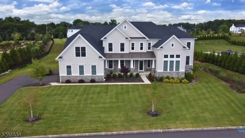 15 Roxbury Rd, Mahwah, NJ, 07430-1641 | Card Image